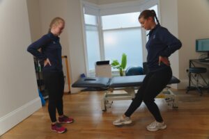 Knee pain patient with physiotherapist in Huddersfield.